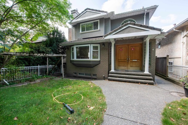 Photo 2 at 6775 Culloden Street, South Vancouver, Vancouver East