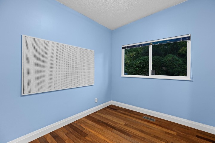 Photo 23 at 520 Ballantree Place, Glenmore, West Vancouver