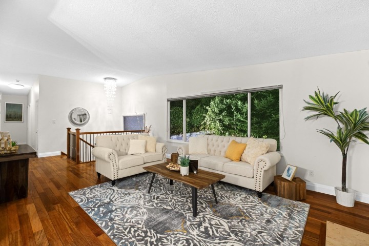 Photo 2 at 520 Ballantree Place, Glenmore, West Vancouver