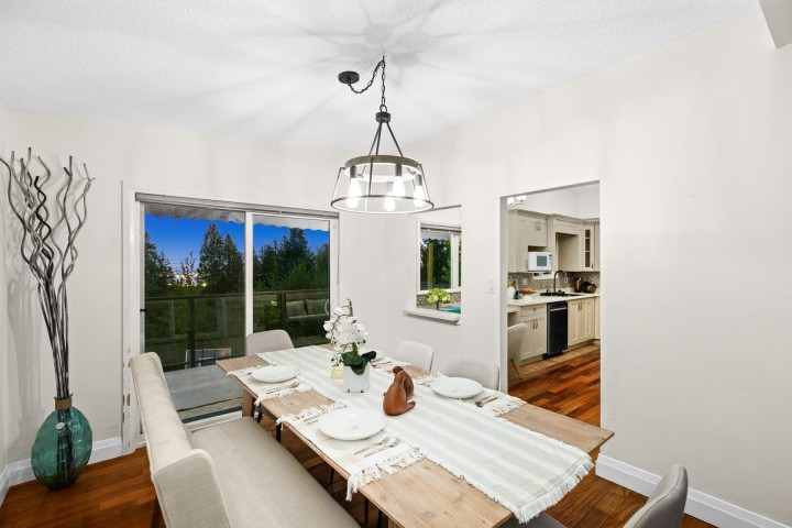 Photo 6 at 520 Ballantree Place, Glenmore, West Vancouver