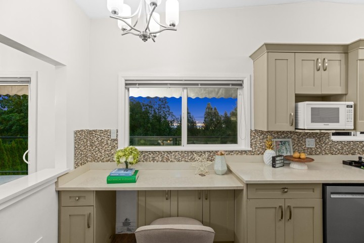 Photo 13 at 520 Ballantree Place, Glenmore, West Vancouver