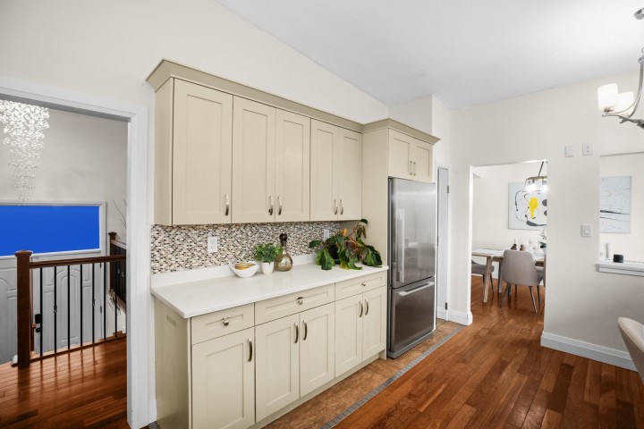 Photo 17 at 520 Ballantree Place, Glenmore, West Vancouver