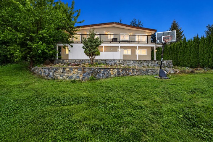 Photo 1 at 520 Ballantree Place, Glenmore, West Vancouver