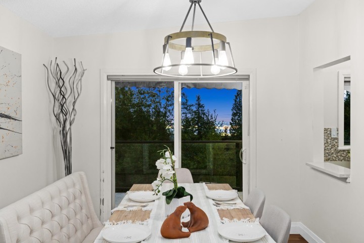 Photo 9 at 520 Ballantree Place, Glenmore, West Vancouver