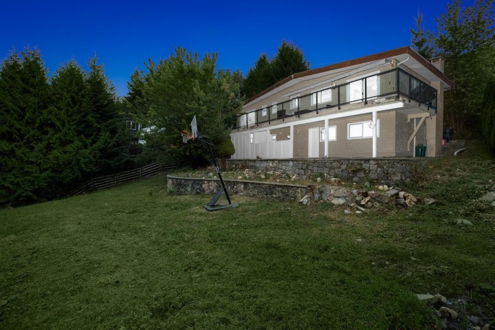 Photo 40 at 520 Ballantree Place, Glenmore, West Vancouver