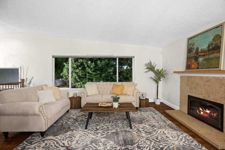 Photo 4 at 520 Ballantree Place, Glenmore, West Vancouver