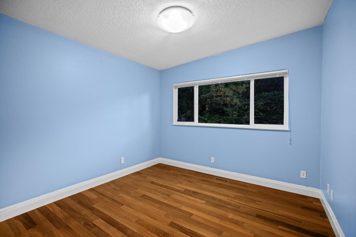 Photo 21 at 520 Ballantree Place, Glenmore, West Vancouver