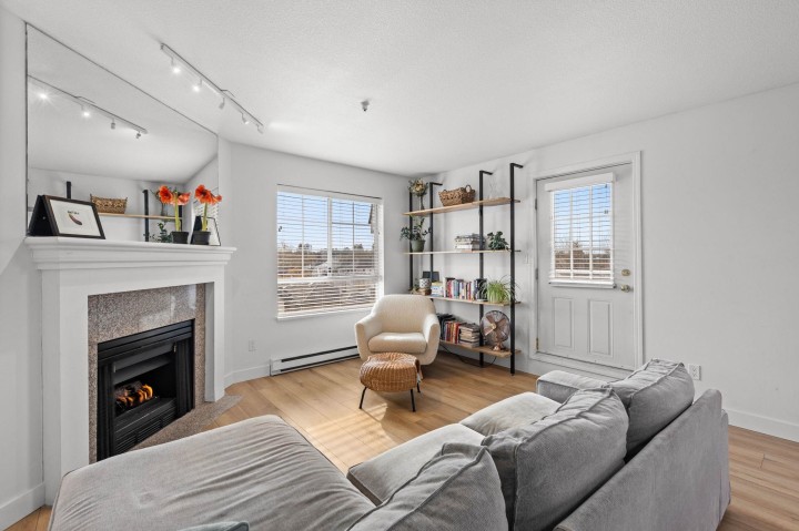 Photo 5 at 407 - 1950 E 11th Avenue, Grandview Woodland, Vancouver East