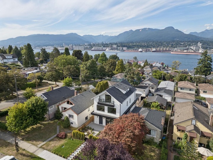Photo 2 at 1 - 2815 Trinity Street, Hastings Sunrise, Vancouver East