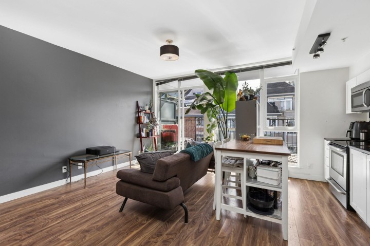 Photo 3 at 406 - 2511 Quebec Street, Mount Pleasant VE, Vancouver East