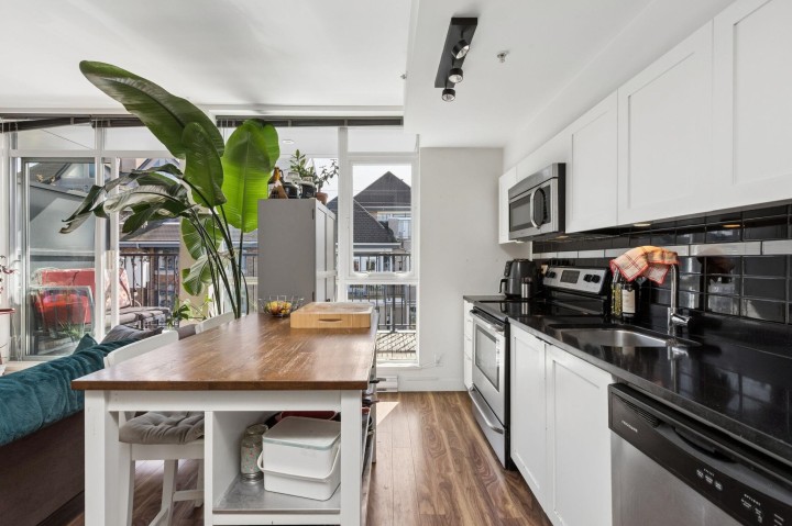 Photo 9 at 406 - 2511 Quebec Street, Mount Pleasant VE, Vancouver East