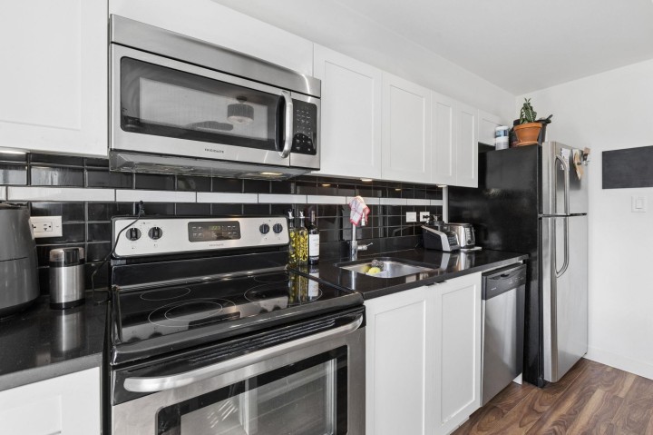 Photo 10 at 406 - 2511 Quebec Street, Mount Pleasant VE, Vancouver East