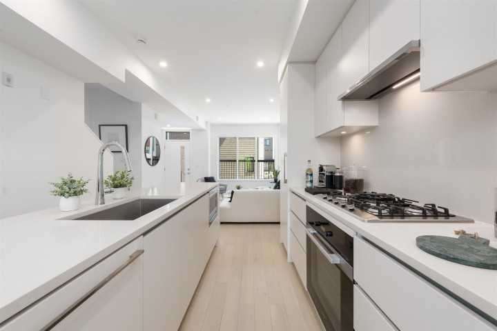 Photo 9 at 885 W 33rd Avenue, Cambie, Vancouver West