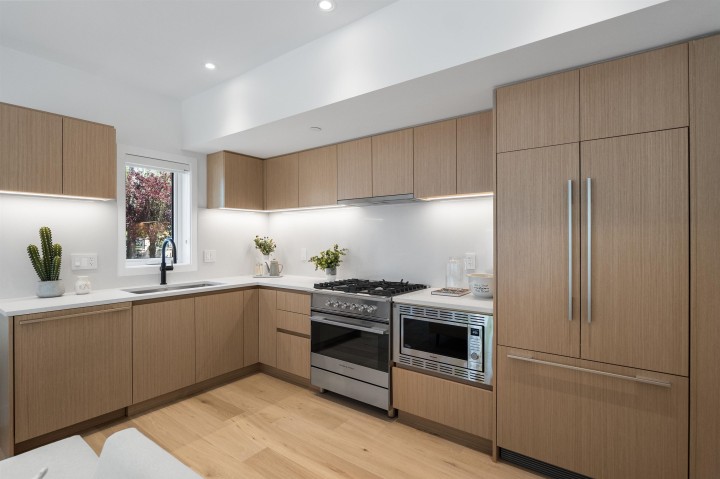 Photo 6 at 1008 W 52nd Avenue, South Granville, Vancouver West