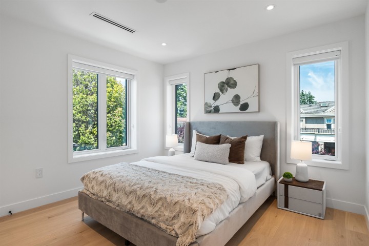 Photo 5 at 1010 W 52nd Avenue, South Granville, Vancouver West