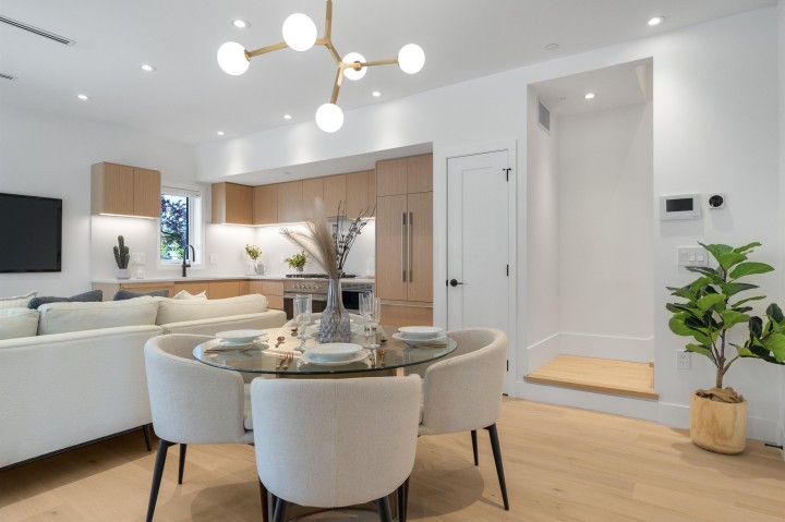 Photo 4 at 1010 W 52nd Avenue, South Granville, Vancouver West