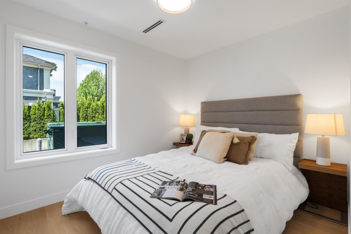 Photo 3 at 1012 W 52nd Avenue, South Granville, Vancouver West