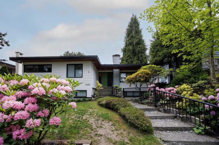 Photo 1 at 2220 W 32nd Avenue, Quilchena, Vancouver West