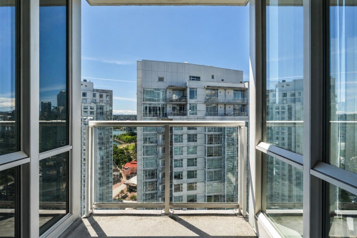 Photo 13 at 3302 - 193 Aquarius Mews, Yaletown, Vancouver West