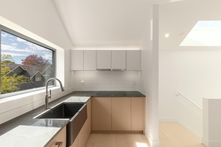 Photo 5 at 22 W 14th Avenue, Mount Pleasant VW, Vancouver West