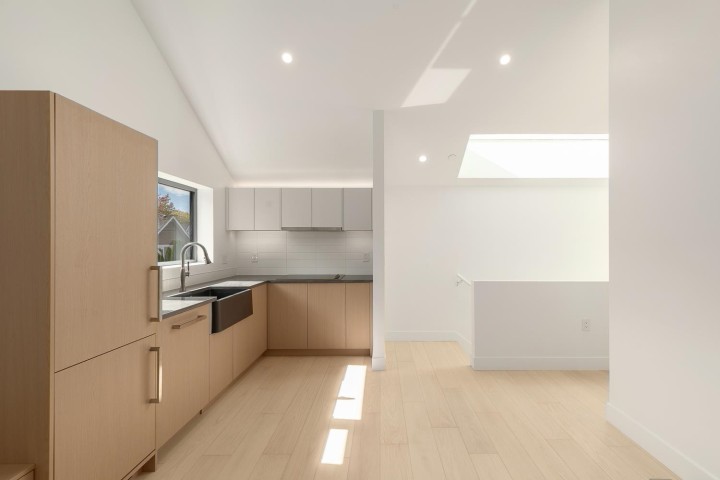 Photo 4 at 22 W 14th Avenue, Mount Pleasant VW, Vancouver West