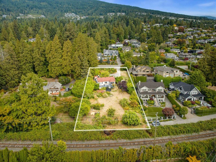 Photo 3 at 2820 Marine Drive, Altamont, West Vancouver