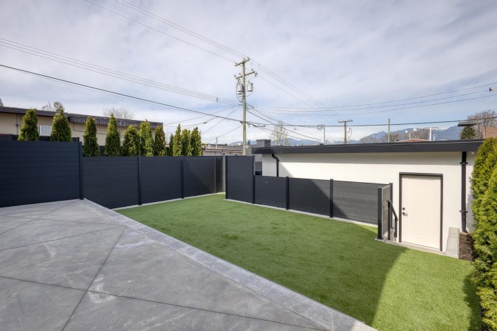Photo 33 at 2 - 2425 Kitchener Street, Renfrew VE, Vancouver East