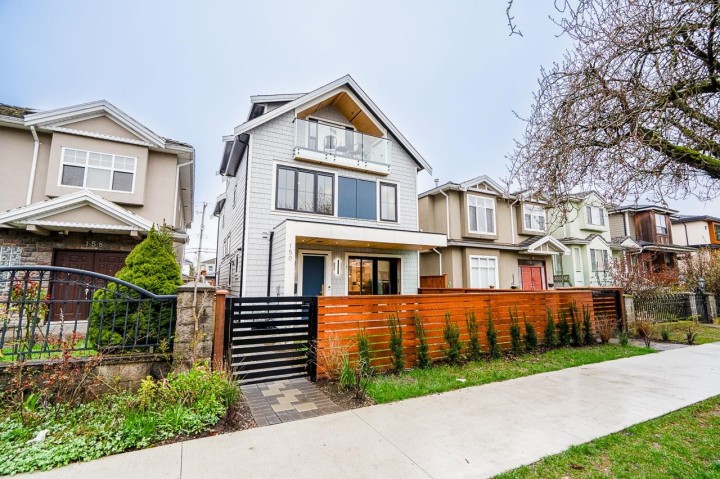 Photo 2 at 1 - 150 E 51st Avenue, South Vancouver, Vancouver East