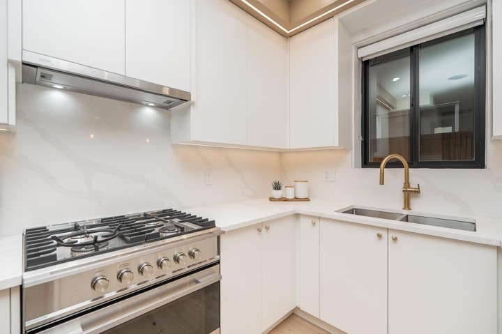 Photo 14 at 1 - 150 E 51st Avenue, South Vancouver, Vancouver East