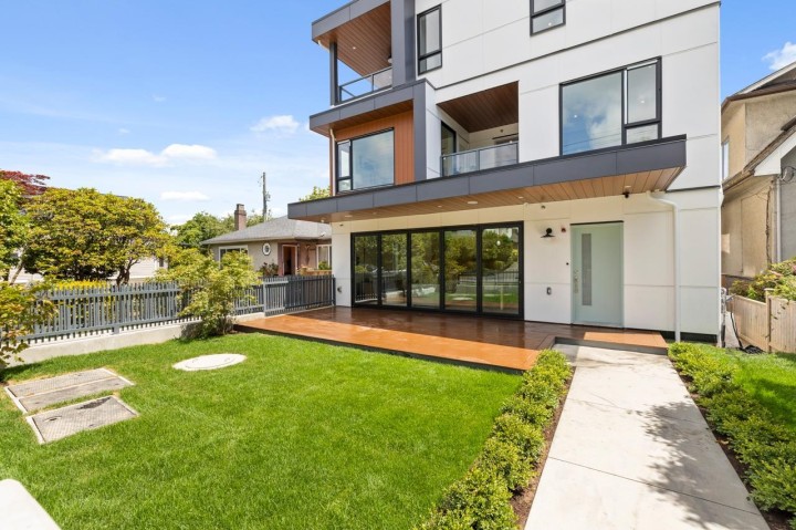Photo 2 at A - 4260 Sophia Street, Main, Vancouver East