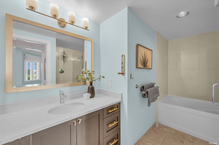 Photo 17 at 209 - 1311 Beach Avenue, West End VW, Vancouver West