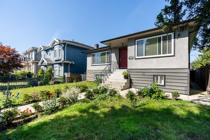 Photo 2 at 2873 E 54th Avenue, Killarney VE, Vancouver East
