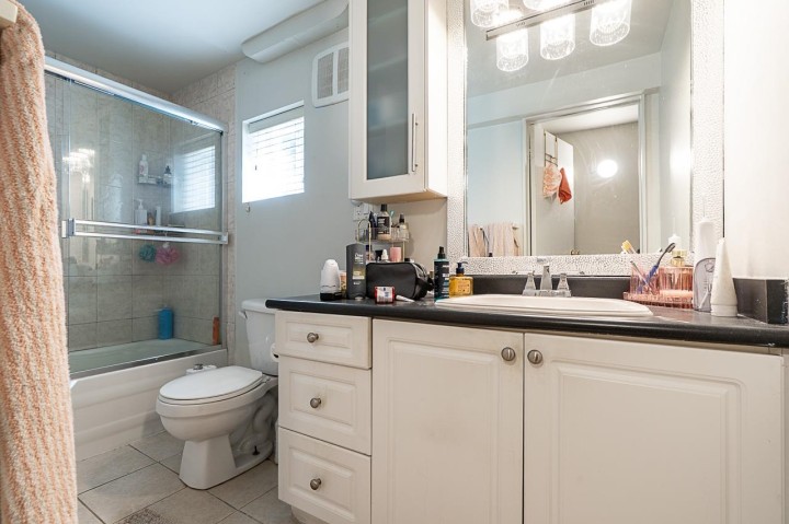 Photo 12 at 2873 E 54th Avenue, Killarney VE, Vancouver East