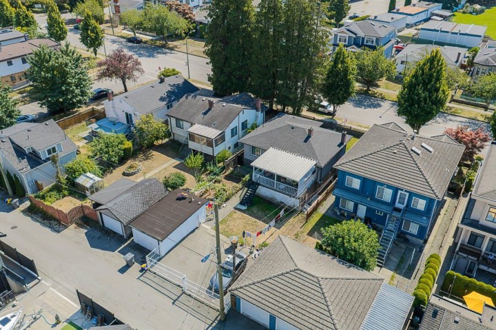 Photo 20 at 2873 E 54th Avenue, Killarney VE, Vancouver East
