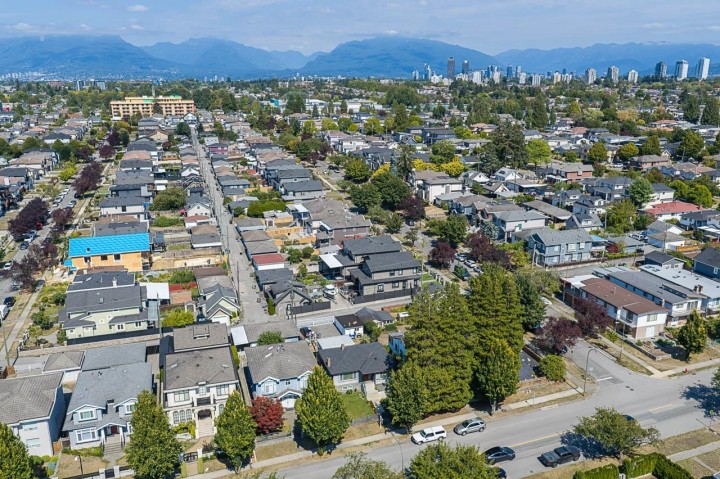Photo 25 at 2873 E 54th Avenue, Killarney VE, Vancouver East