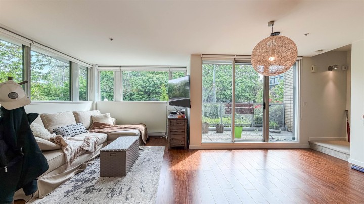 Photo 6 at 390 E 11th Avenue, Mount Pleasant VE, Vancouver East