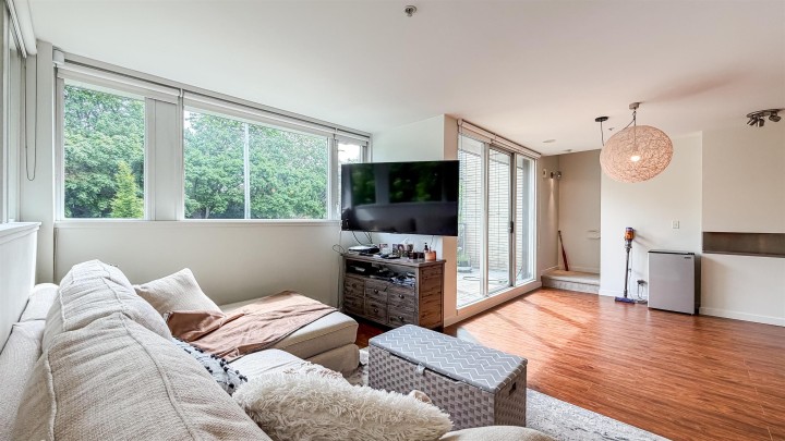 Photo 7 at 390 E 11th Avenue, Mount Pleasant VE, Vancouver East