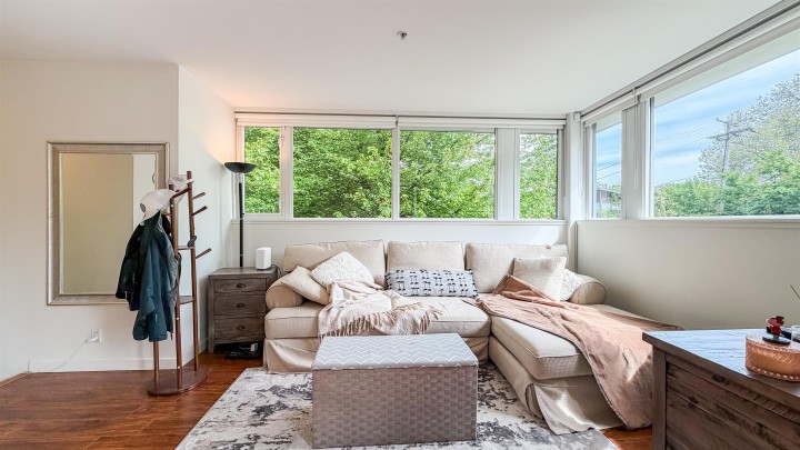 Photo 5 at 390 E 11th Avenue, Mount Pleasant VE, Vancouver East