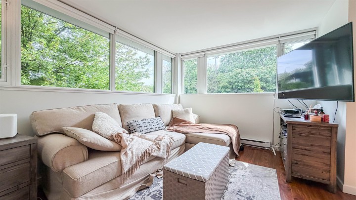 Photo 4 at 390 E 11th Avenue, Mount Pleasant VE, Vancouver East