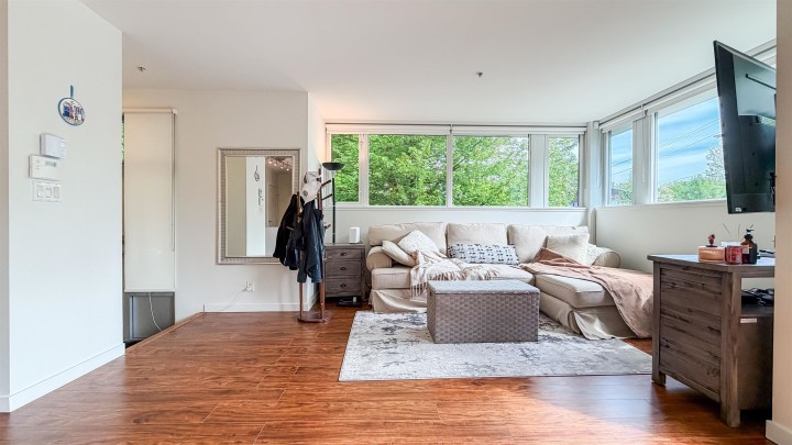 Photo 8 at 390 E 11th Avenue, Mount Pleasant VE, Vancouver East