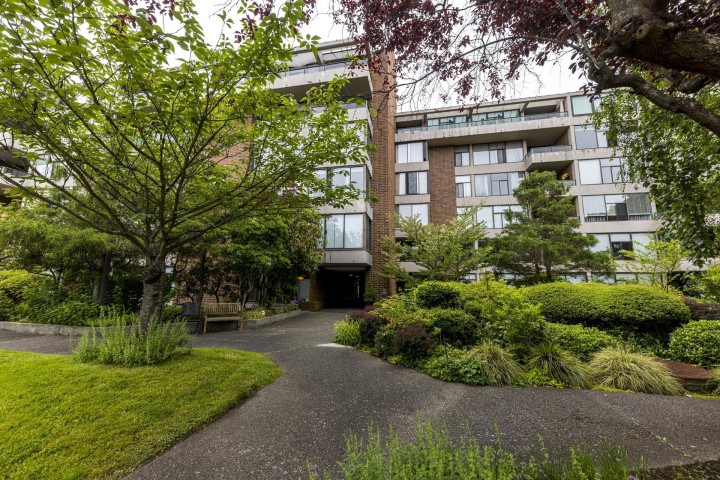 Photo 3 at 407 - 4101 Yew Street, Quilchena, Vancouver West