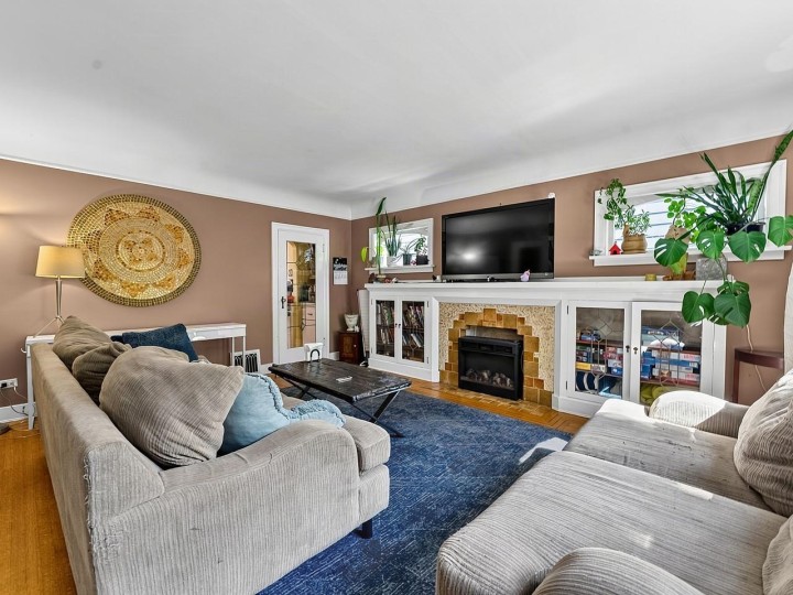 Photo 2 at 2521 Kitchener Street, Renfrew VE, Vancouver East