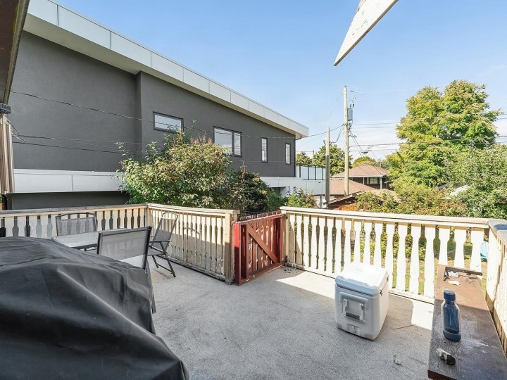 Photo 12 at 2521 Kitchener Street, Renfrew VE, Vancouver East