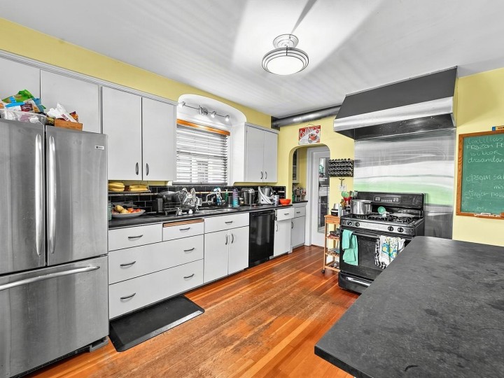 Photo 7 at 2521 Kitchener Street, Renfrew VE, Vancouver East