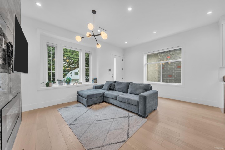 Photo 6 at 3180 Graveley Street, Renfrew VE, Vancouver East