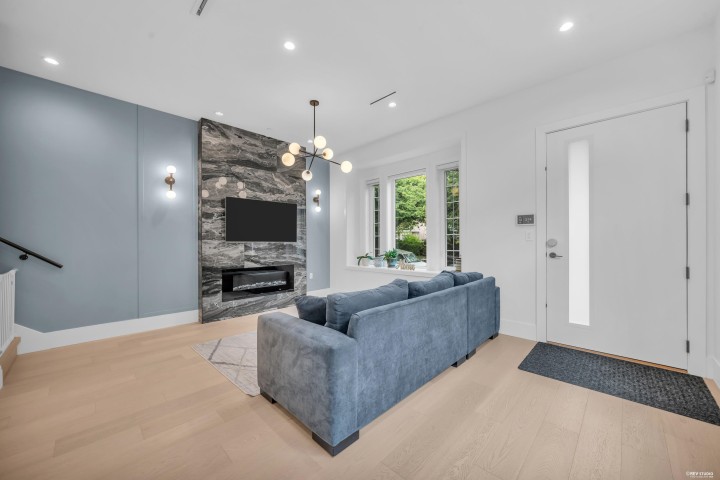 Photo 7 at 3180 Graveley Street, Renfrew VE, Vancouver East
