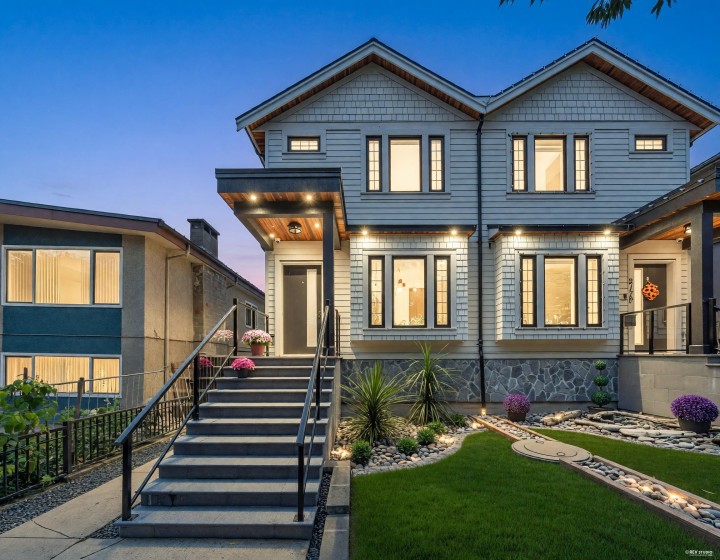 Photo 3 at 3180 Graveley Street, Renfrew VE, Vancouver East