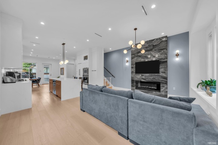 Photo 5 at 3180 Graveley Street, Renfrew VE, Vancouver East
