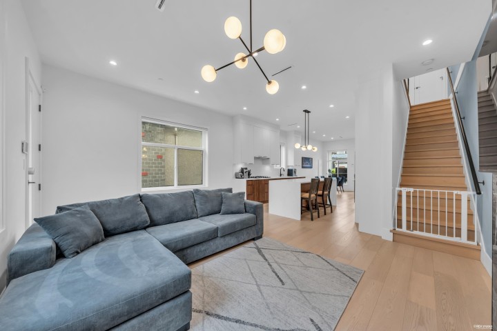 Photo 4 at 3180 Graveley Street, Renfrew VE, Vancouver East