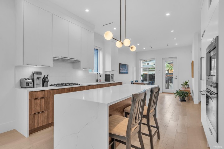 Photo 8 at 3180 Graveley Street, Renfrew VE, Vancouver East